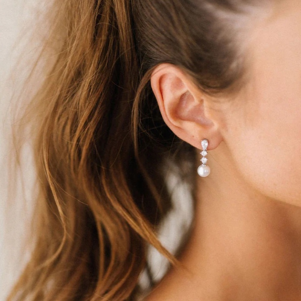 UNTAMED PETALS BY AMANDA JUDGE Pearl Drop and Crystal Dangle Earrings - White